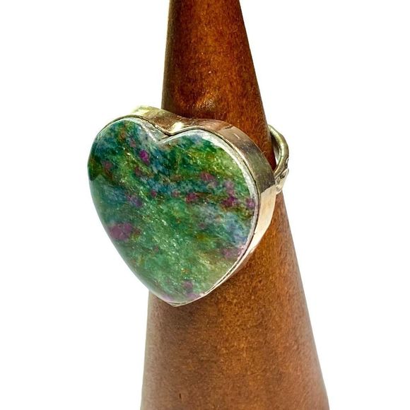 Natural Ruby Fuchsite Gemstone in a 925 Sterling Silver Overlay Ring (5.75) - Picture 5 of 6